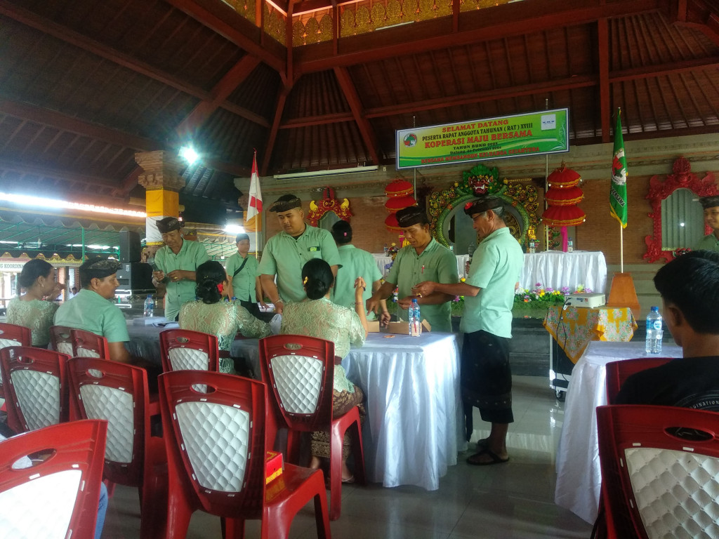 Kegiatan Rapat Anggota Tahunan (RAT) Koperasi Maju Bersama di Desa Dalung